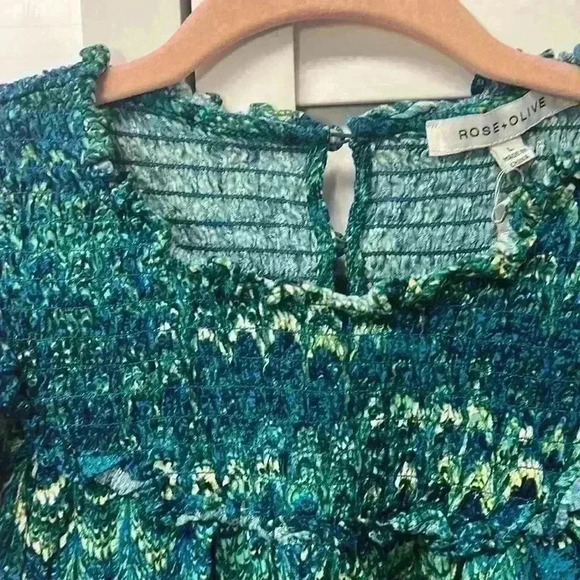 Rose+Olive Flutter Sleeve Smocked Neckline Top Size Large NWOT - Picture 5 of 9